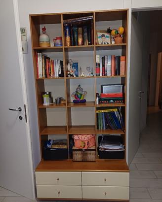 Mobile libreria con 4 cassetti.