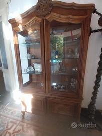 credenza con vetrina