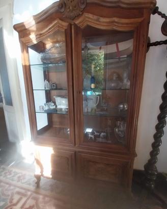 credenza con vetrina