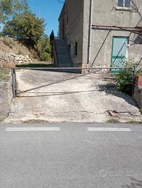Casa di campagna con terreno 