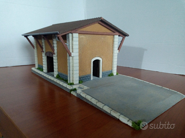 Magazzino merci F.S. 1:87 con illuminazione