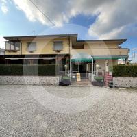Bar Ristorante con 2 appartamenti a Camposampiero