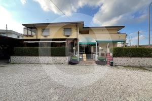 Fabbricato Commerciale e Residenziale a Camposampi