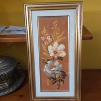 QUADRO RICAMATO A MANO CON FIORI
