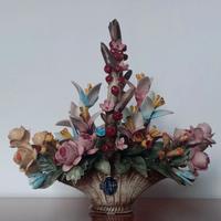 Capodimonte cestino con fiori