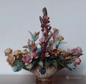 Capodimonte cestino con fiori