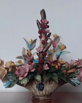 Capodimonte cestino con fiori