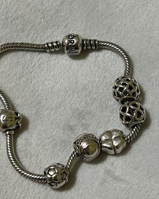 Braccialetto Pandora con charms