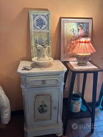 comodino vintage in stile provenzale