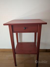tavolino Hemnes di Ikea in legno con cassetto