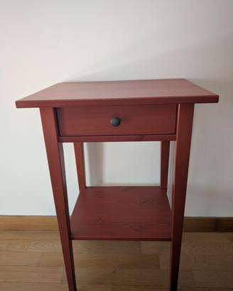 tavolino Hemnes di Ikea in legno con cassetto