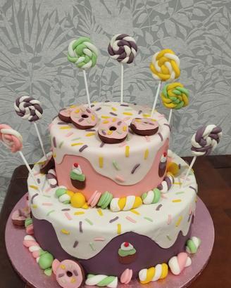 Torta finta in pasta di zucchero 