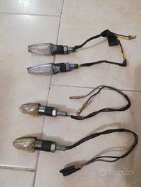 Frecce, indicatori di direzioni moto