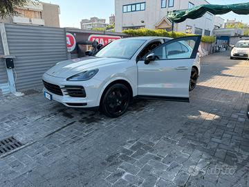 Splendida Porsche Cayenne Coupe’