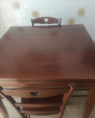 TAVOLO ON LEGNO CON 4 SEDIE 