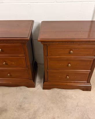 Coppia comodini classici in legno massello