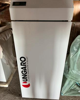 Termostufa a pellet Ungaro