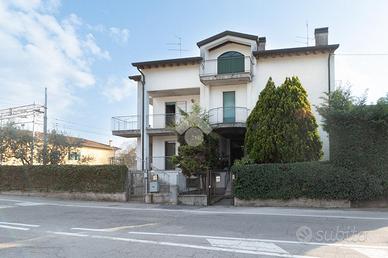 PORZIONE DI BIFAMILIARE A VILLAFRANCA DI VERONA