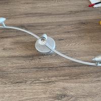 Lampadario a parete con tre faretti