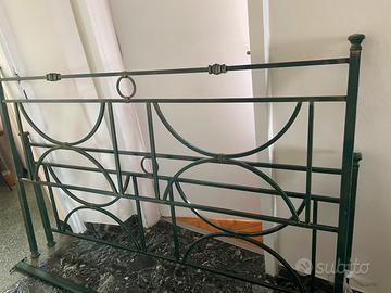 Struttura letto matrimoniale in ferro battuto