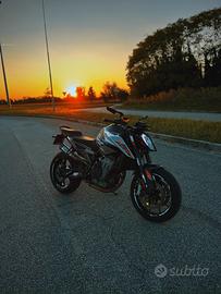 moto  KTM  Duke 790