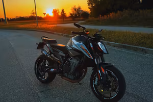moto  KTM  Duke 790