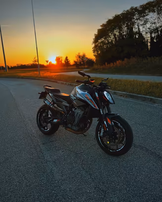 moto  KTM  Duke 790