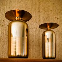 Set da 2 eleganti vasi in metallo oro