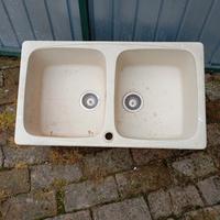 secchiaio e mobile bagno 