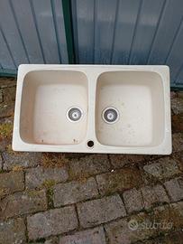 secchiaio e mobile bagno 