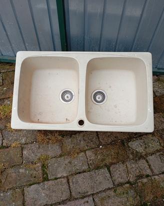 secchiaio e mobile bagno 