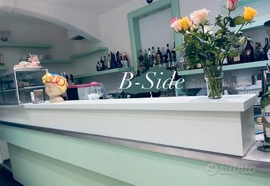 Bar in posizione centrale a Varazze con due dehor