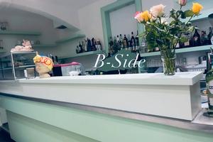 Bar in posizione centrale a Varazze con due dehor