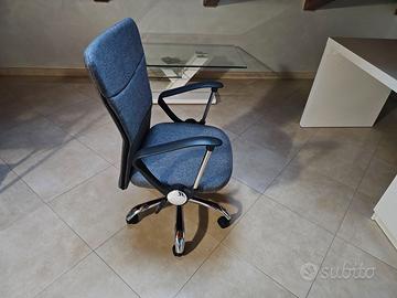 Sedia ufficio girevole in tessuto grigio