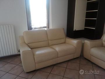 DIVANO IN PELLE
