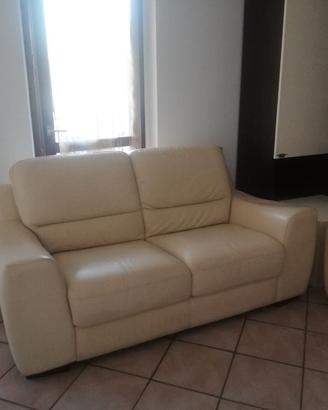 DIVANO IN PELLE