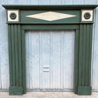 Rivestimento in legno laccato per caminetto