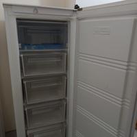 congelatore ad anta con cassetti