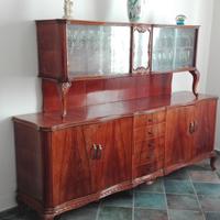 Credenza '50 con gambe a sciabola e alzata a vetri