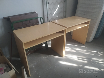 Scrivania colore noce chiaro