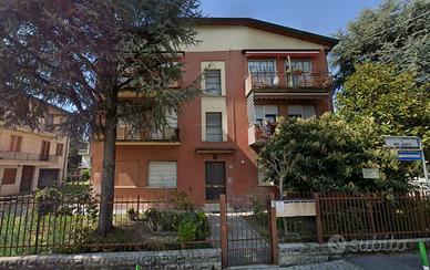 Appartamento di 97 m² con 4 locali e box auto a Pa