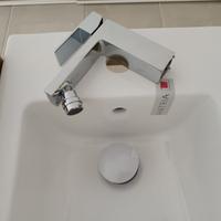 Bidet completo di di rubinetteria