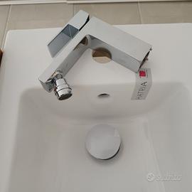 Bidet completo di di rubinetteria