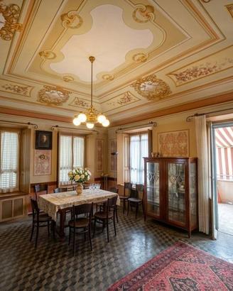 Villa di 375 m² con più di 5 locali e box auto dop