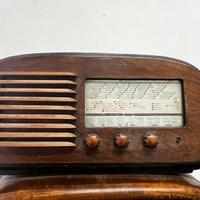 Radio in radica antica