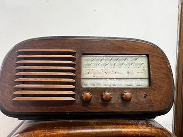 Radio in radica antica