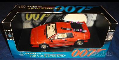 AutoArt 3 Lotus + 1 Toyota + 1 BMW 007 1:18