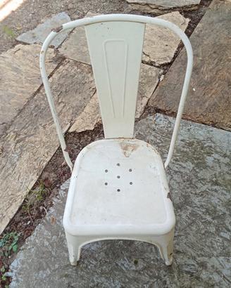 Sedie di fero bianchi