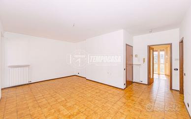 LUMINOSO TRILOCALE CON CANTINA E BOX