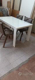 Tavolo e sedie